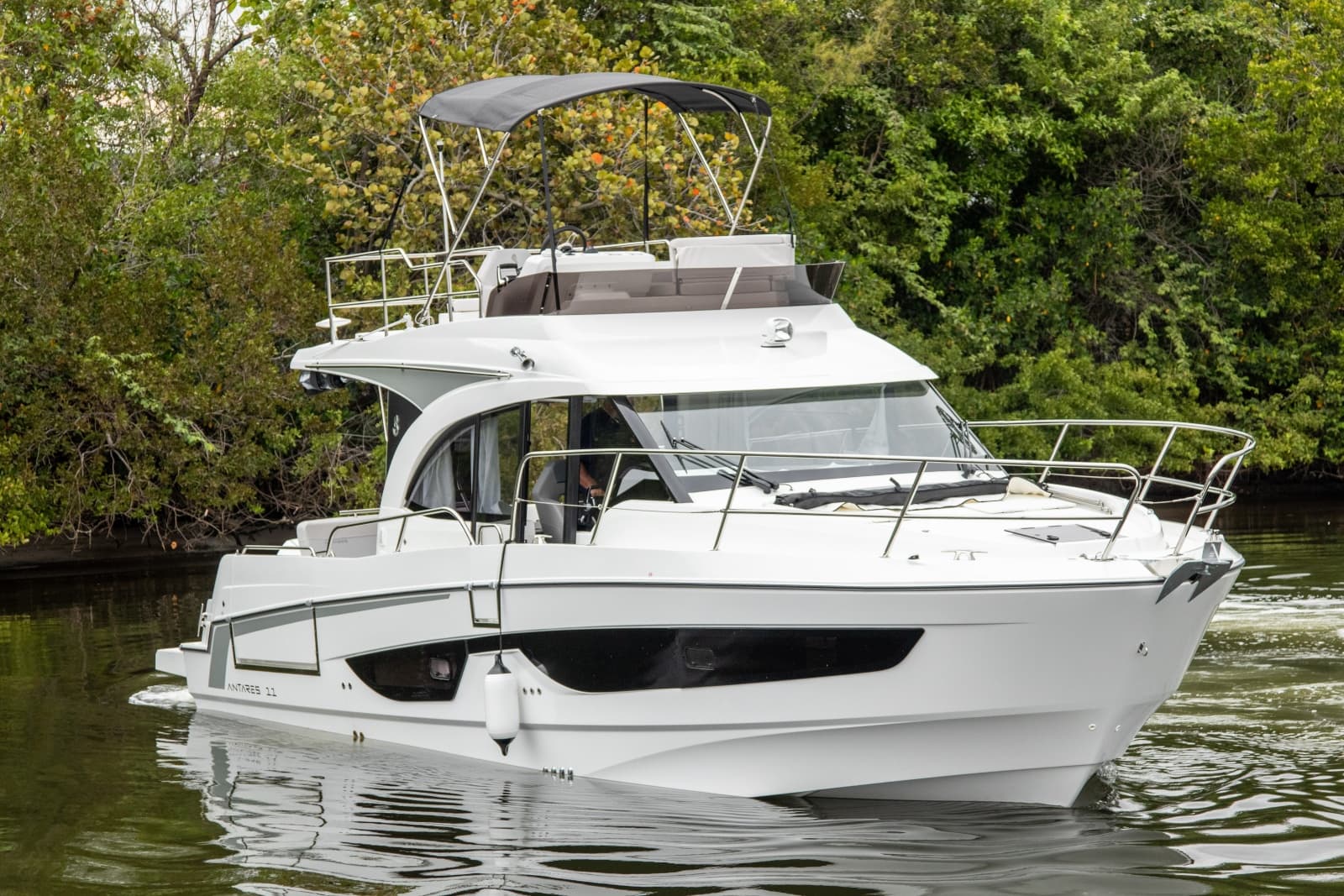 2026 Beneteau Antares 11