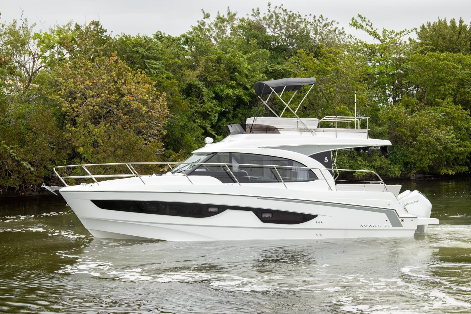 2026 Beneteau Antares 11