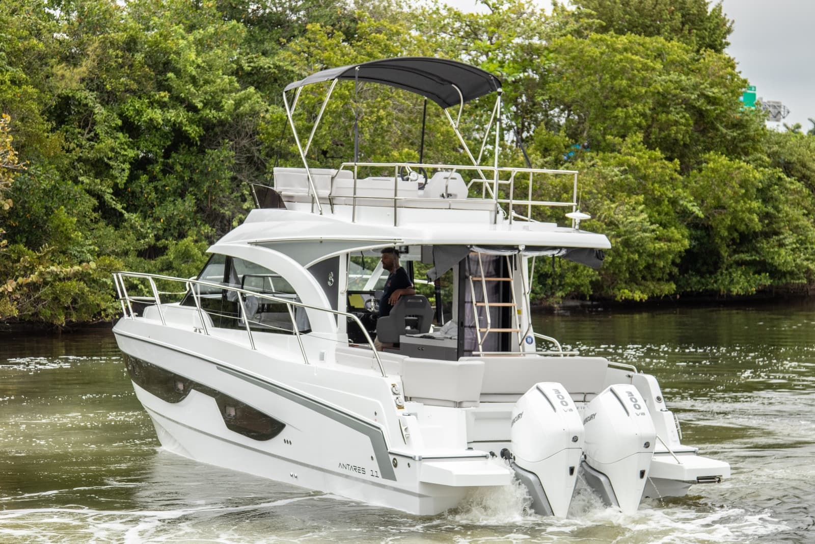 2026 Beneteau Antares 11