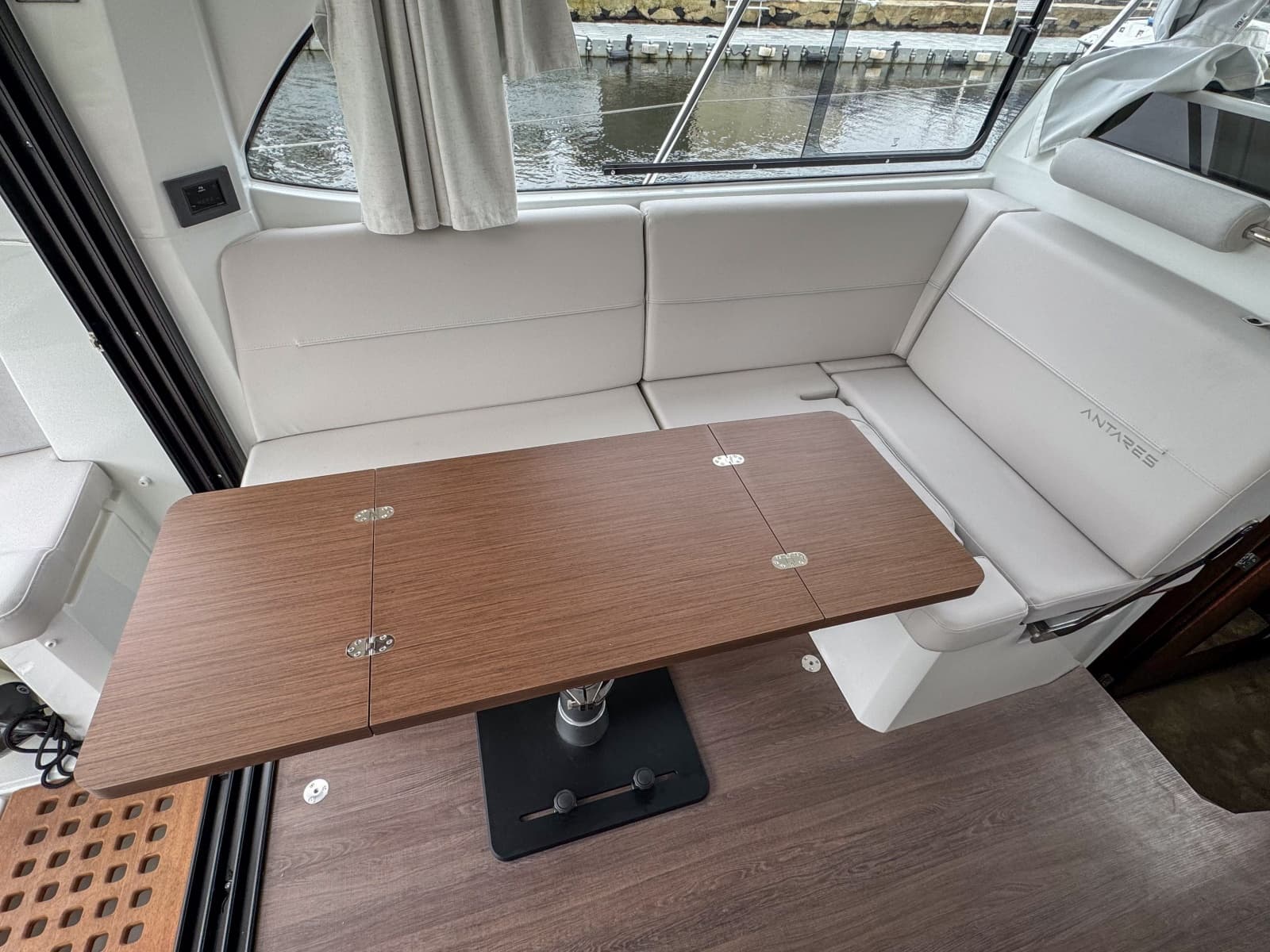 2026 Beneteau Antares 11