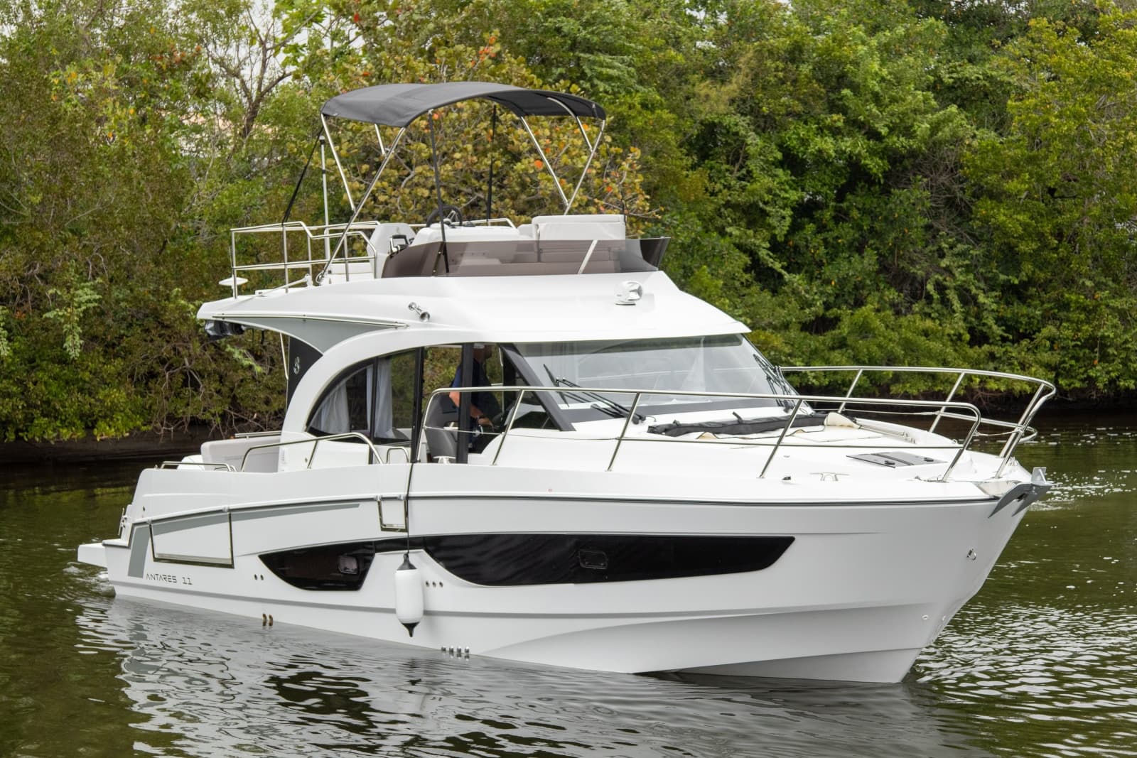 2026 Beneteau Antares 11