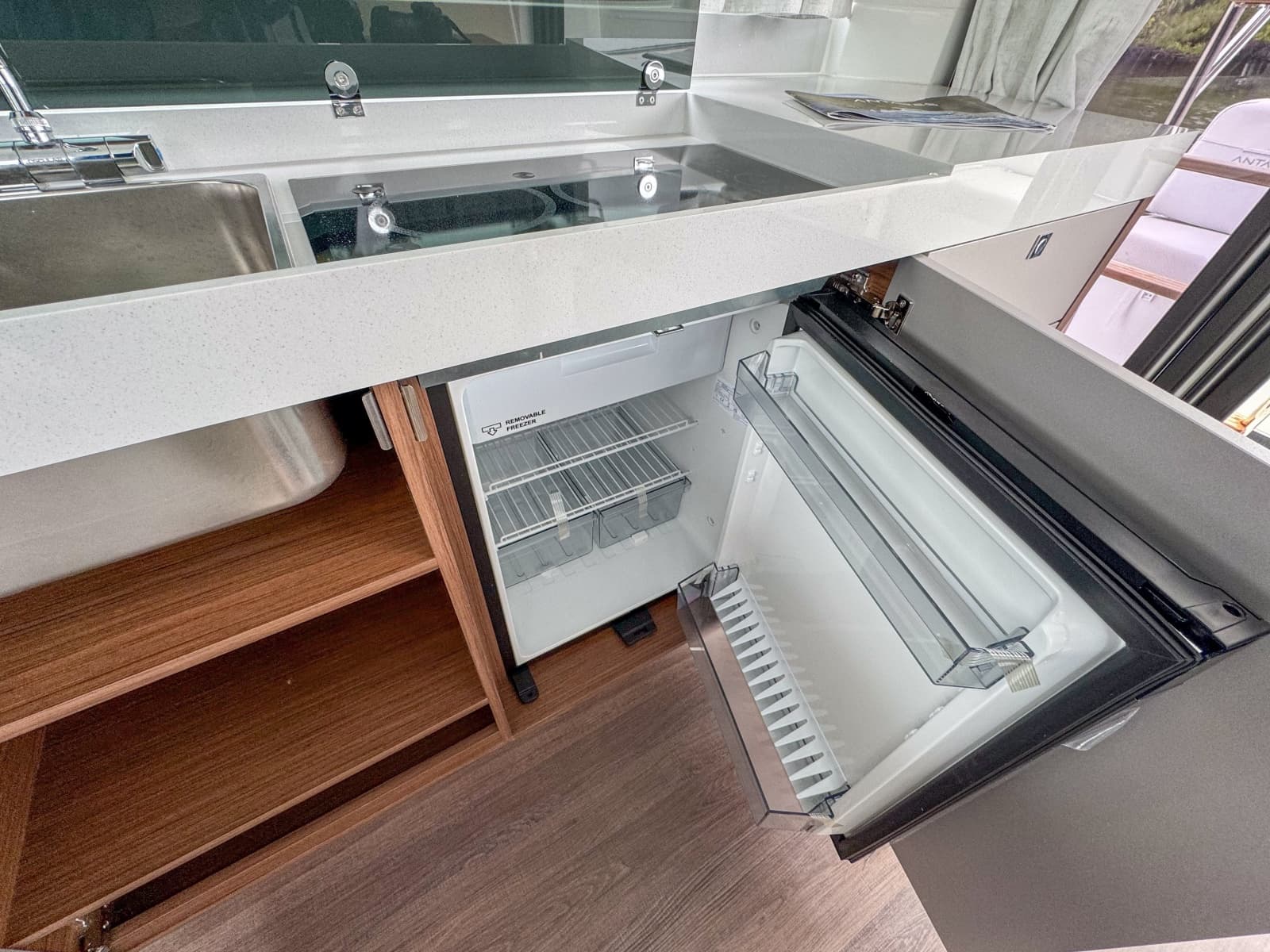 2026 Beneteau Antares 11