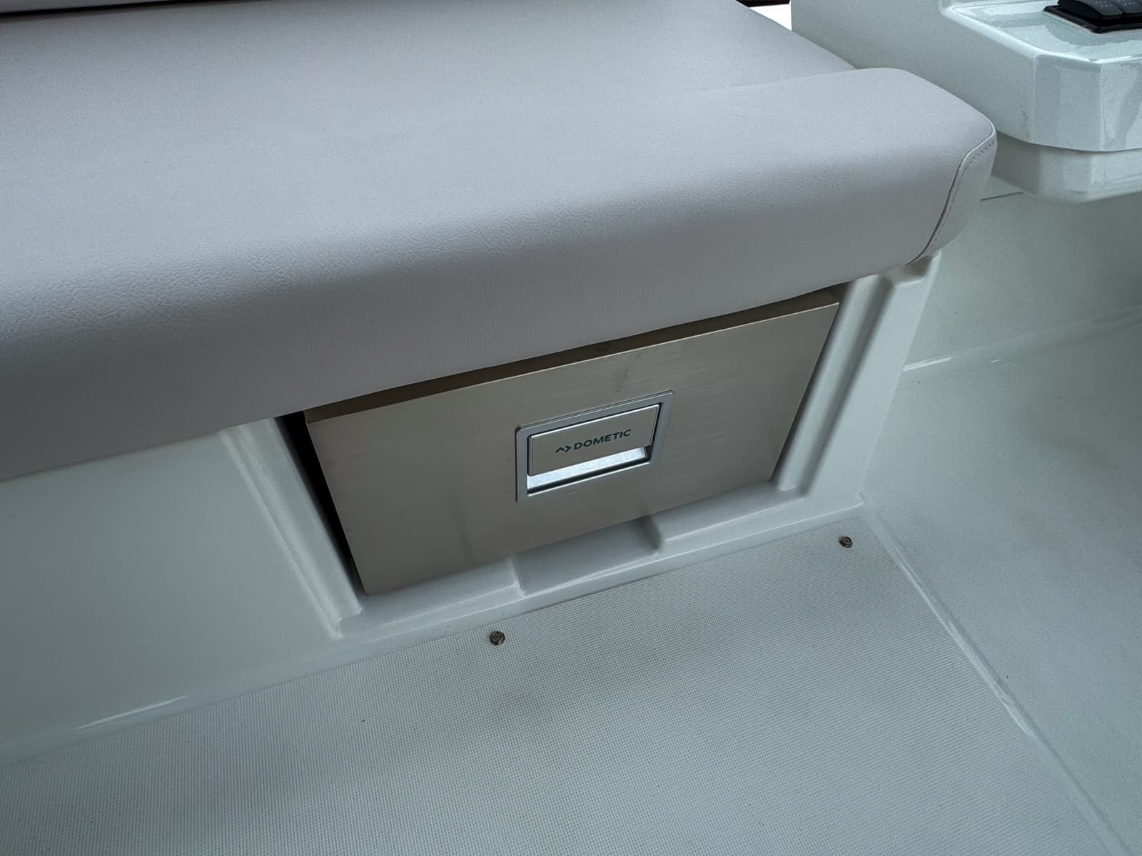 2026 Beneteau Antares 11