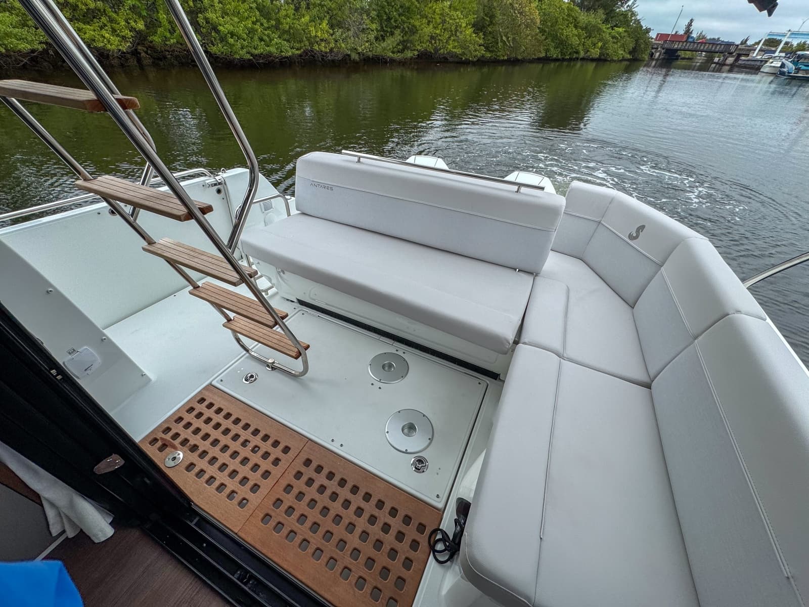 2026 Beneteau Antares 11