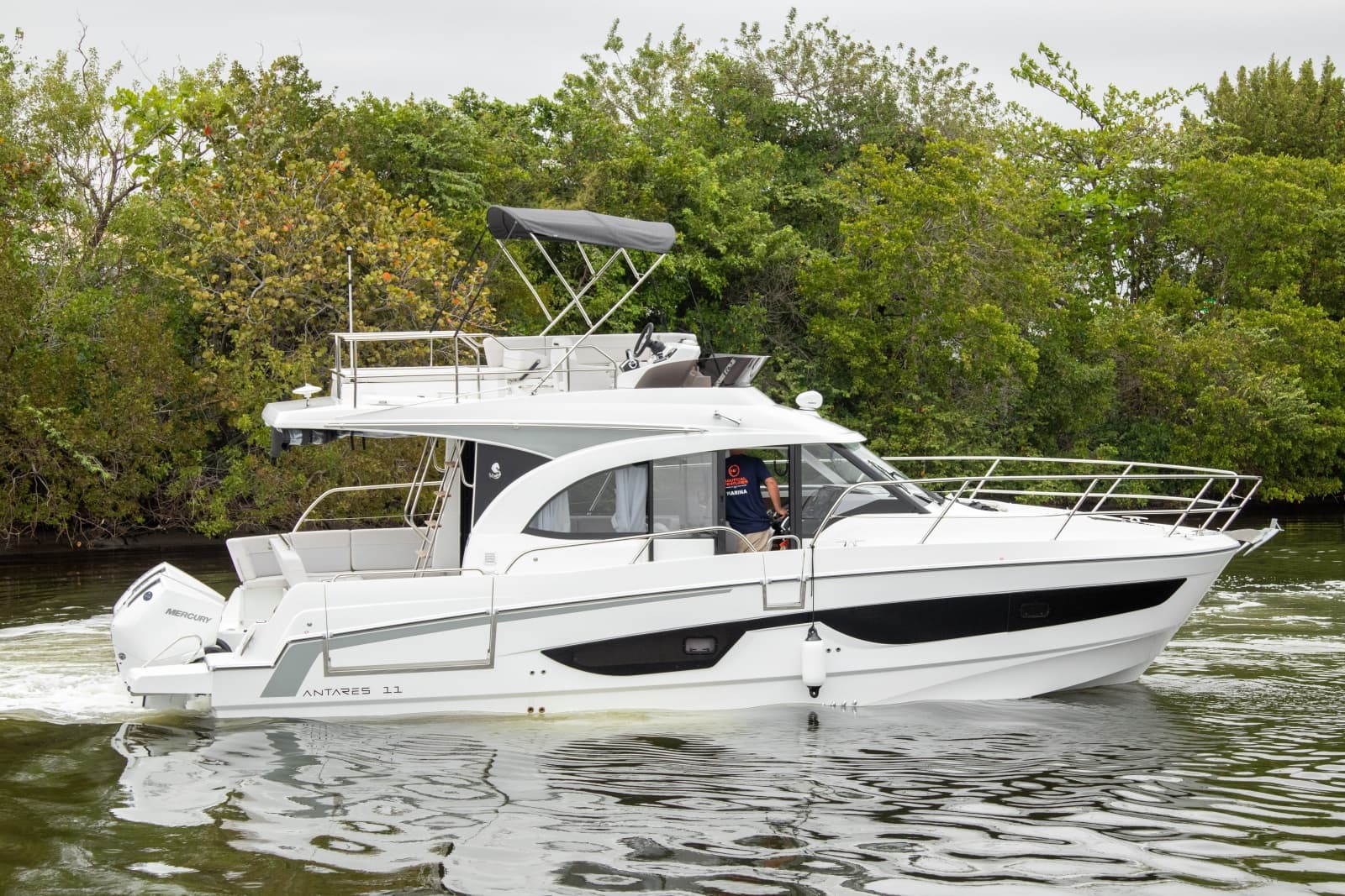 2026 Beneteau Antares 11