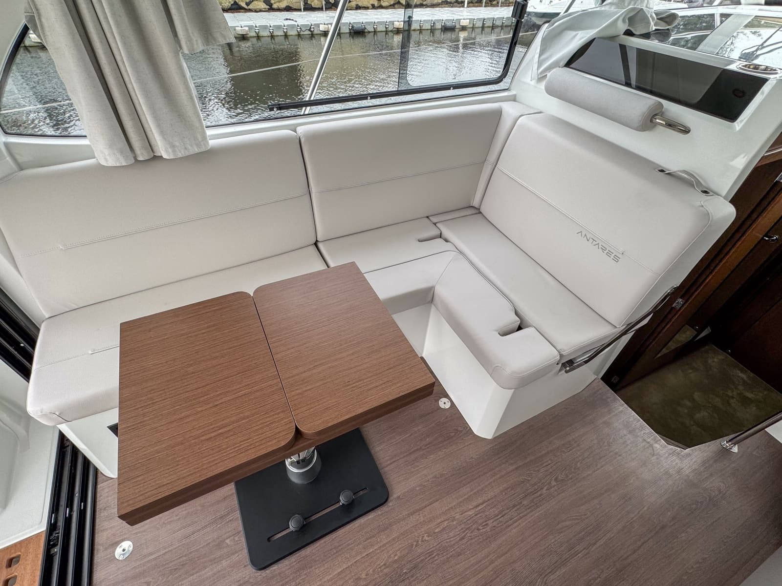 2026 Beneteau Antares 11