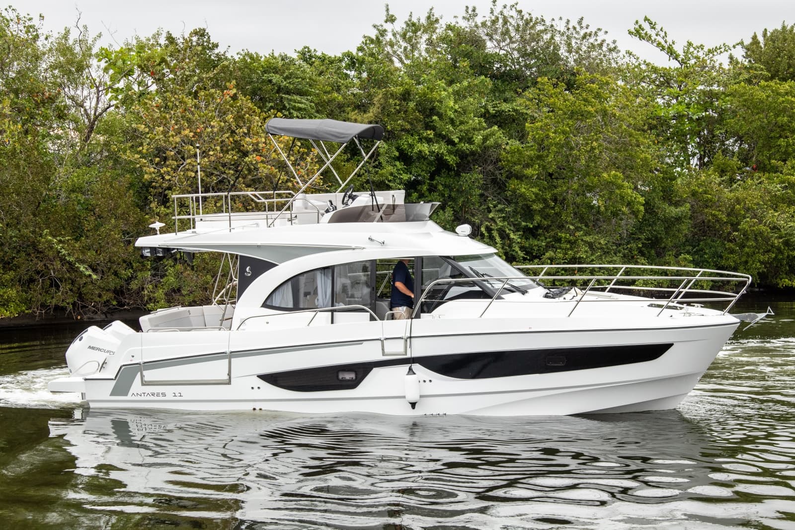 2026 Beneteau Antares 11