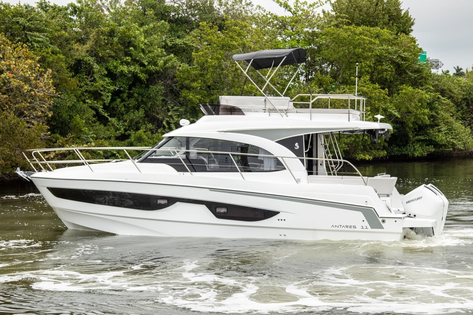 2026 Beneteau Antares 11