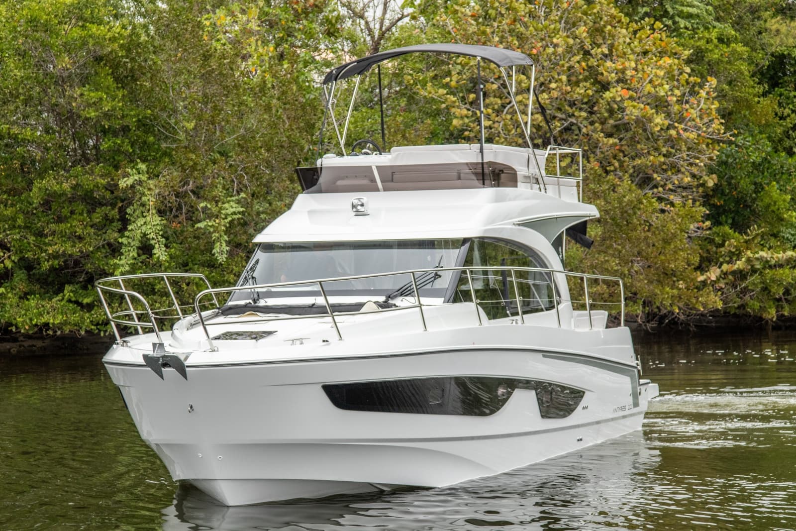 2026 Beneteau Antares 11