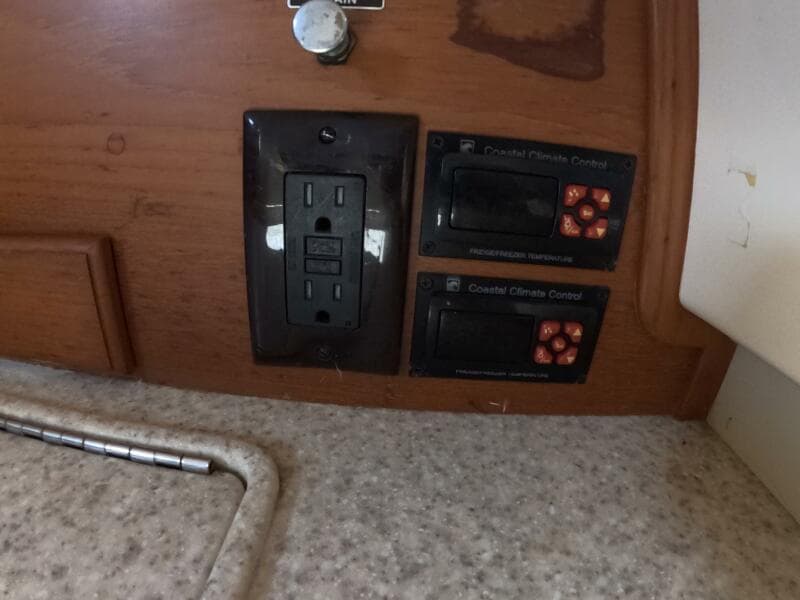 2005 Island Packet 370