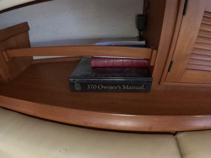 2005 Island Packet 370