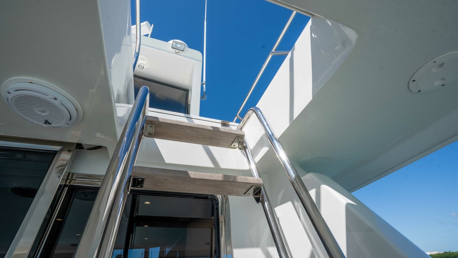 2001 Symbol 62 Pilothouse