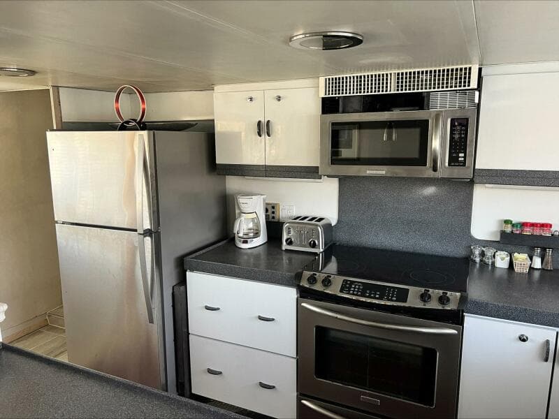 1984 Broward Raised Pilothouse