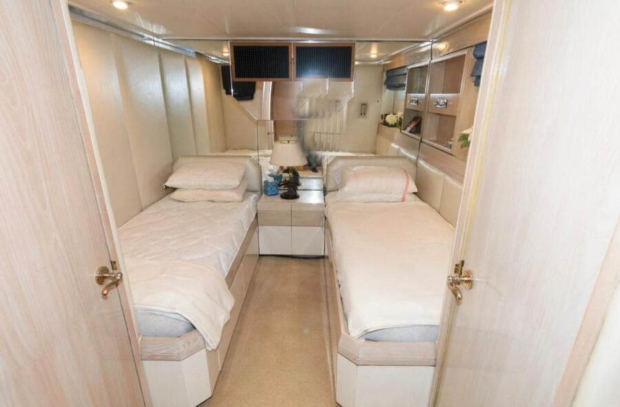 1984 Broward Raised Pilothouse