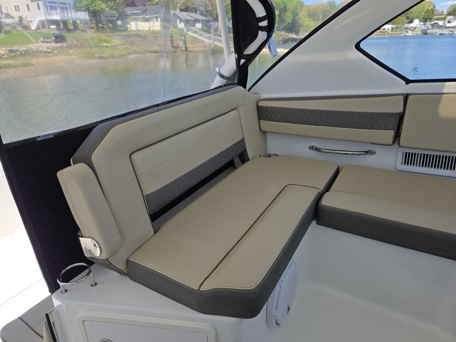 2019 Pursuit 355 Offshore - Photo 33