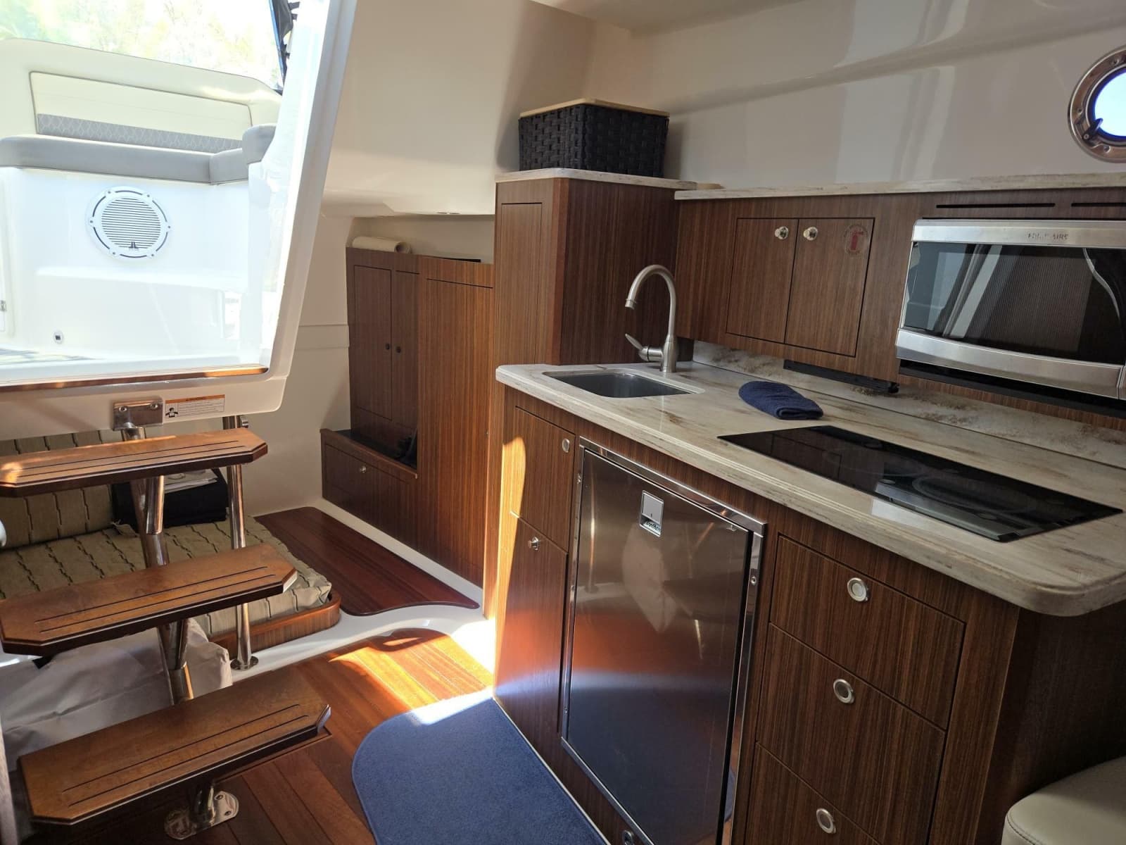 2019 Pursuit 355 Offshore - Photo 2