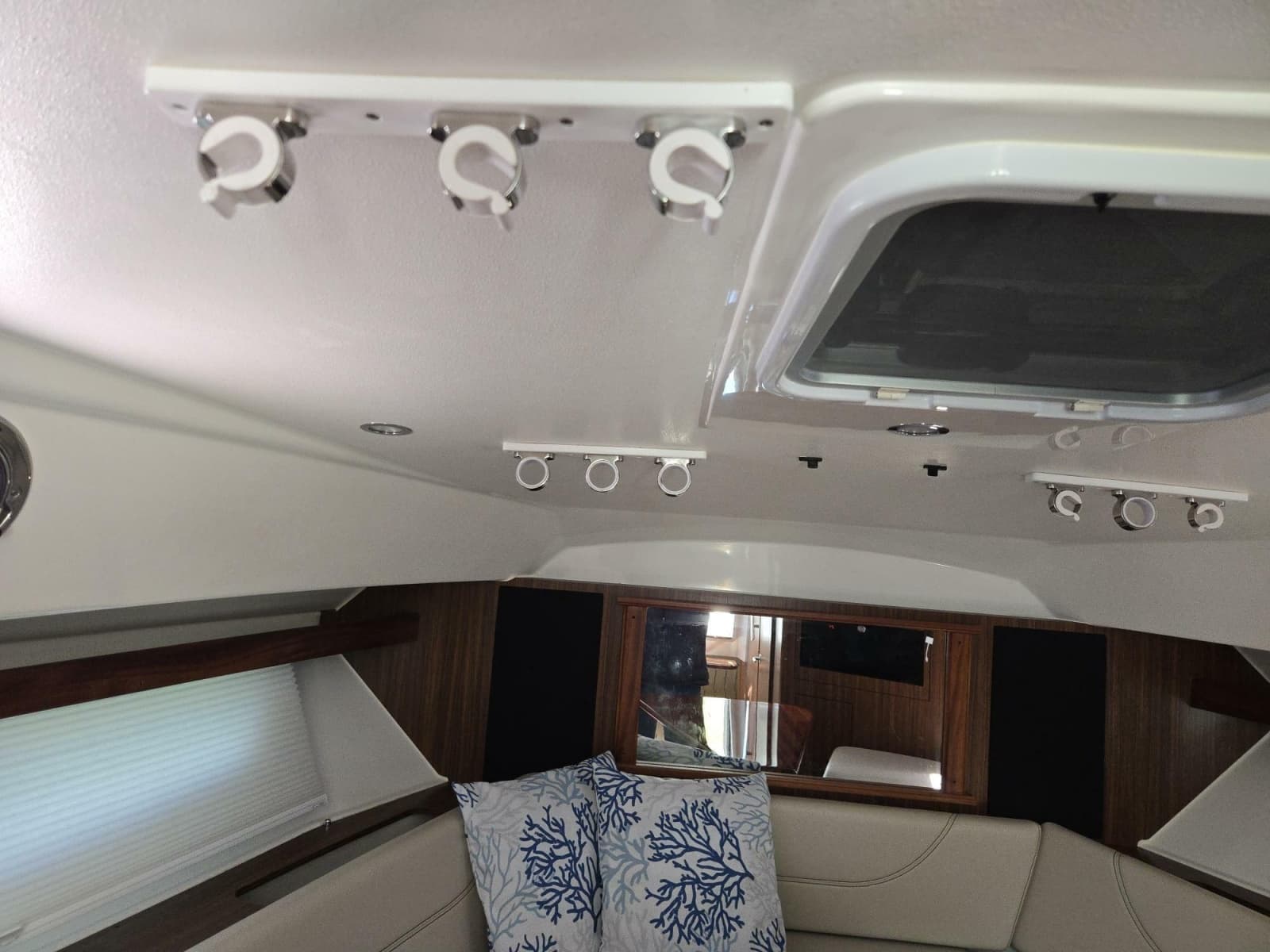 2019 Pursuit 355 Offshore - Photo 21
