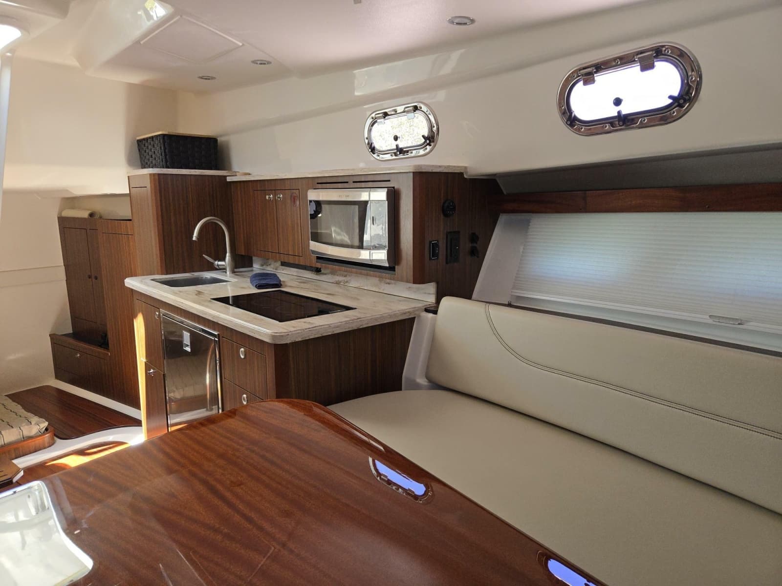 2019 Pursuit 355 Offshore - Photo 25