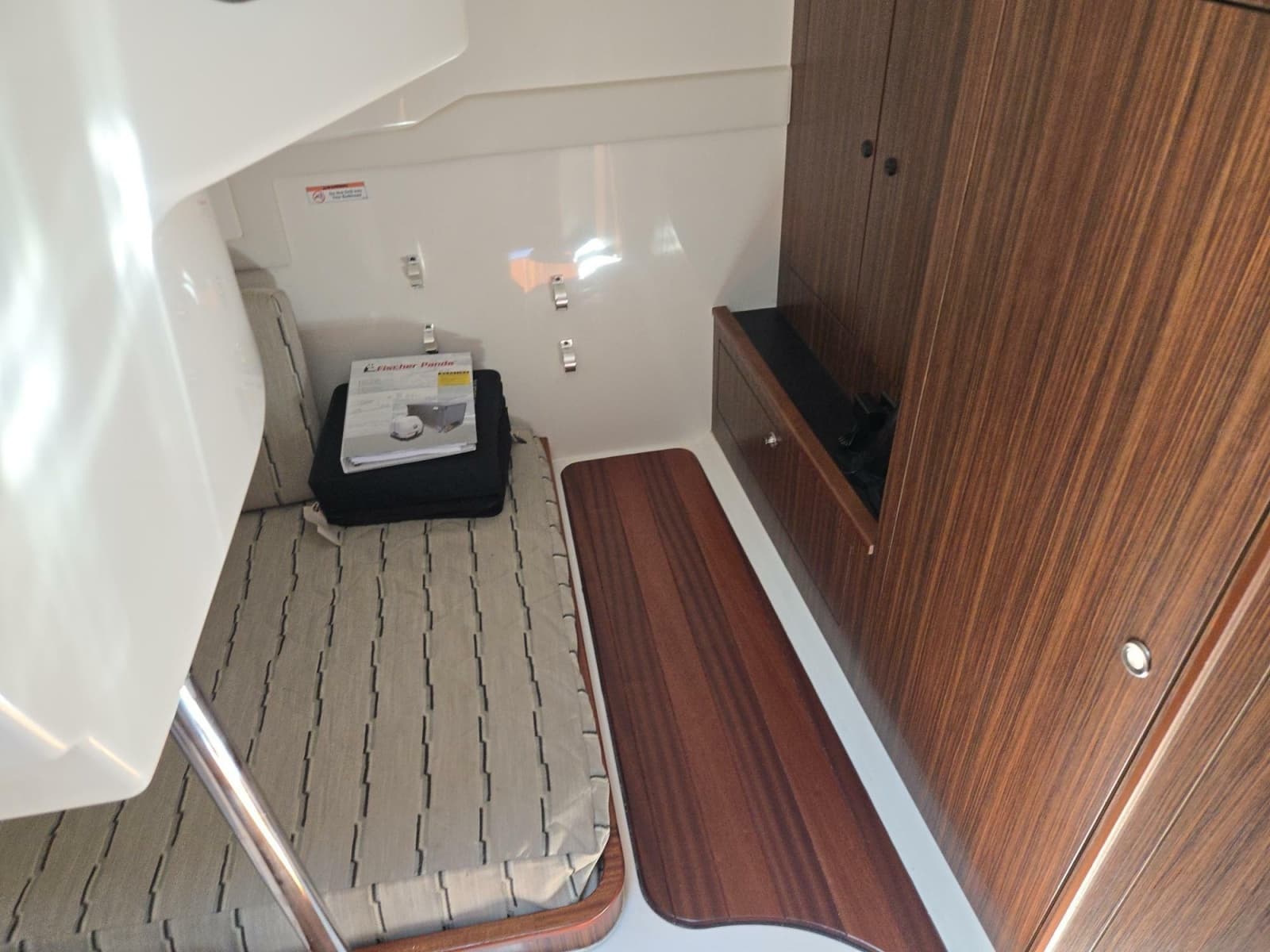 2019 Pursuit 355 Offshore - Photo 15