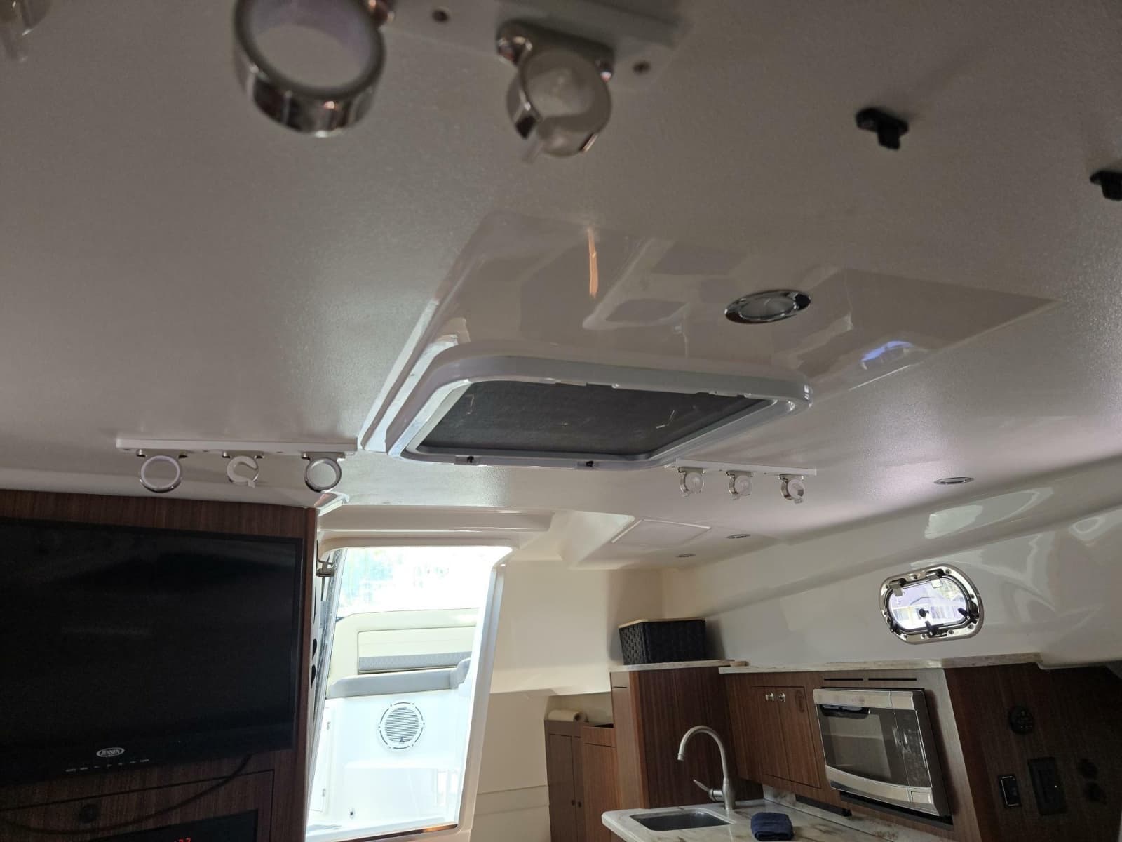 2019 Pursuit 355 Offshore - Photo 27