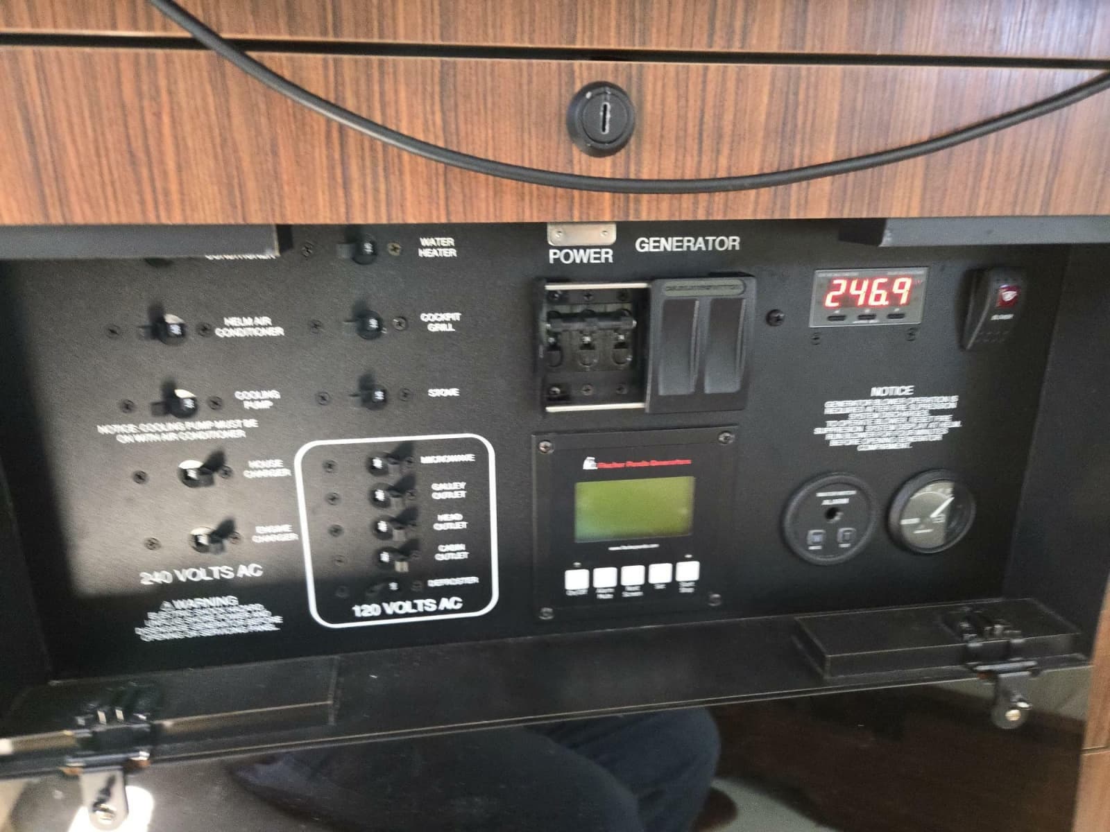 2019 Pursuit 355 Offshore - Photo 10