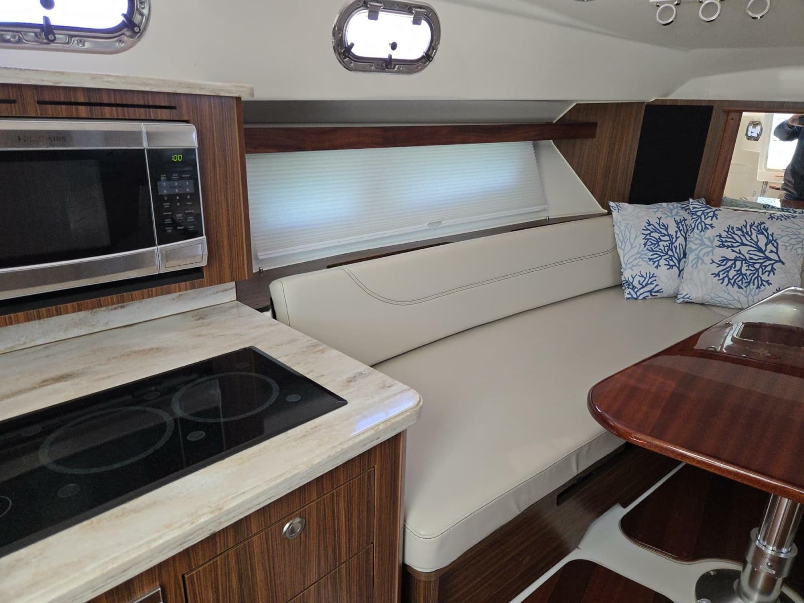 2019 Pursuit 355 Offshore - Photo 20