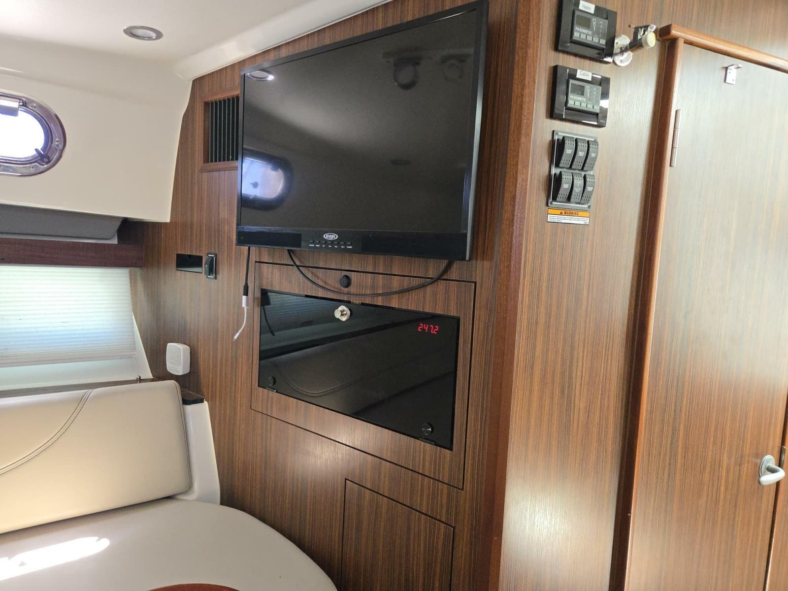 2019 Pursuit 355 Offshore - Photo 22