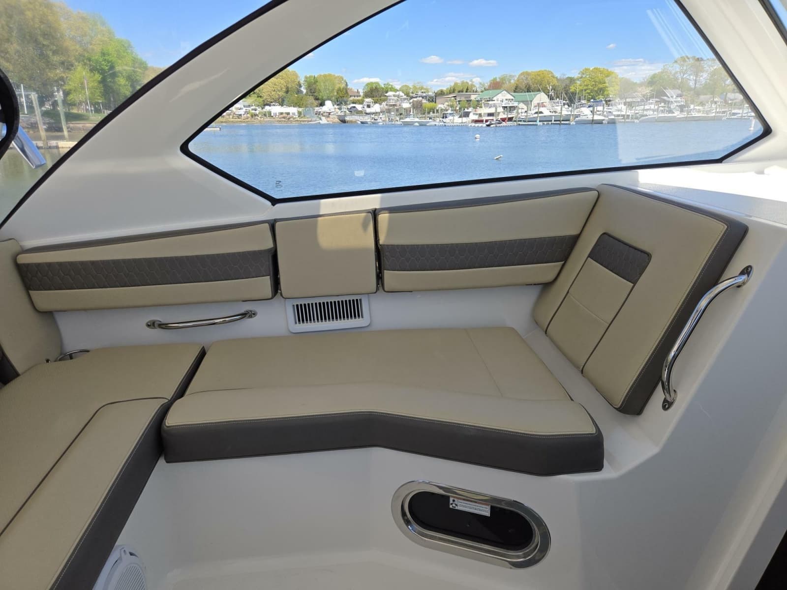 2019 Pursuit 355 Offshore - Photo 9