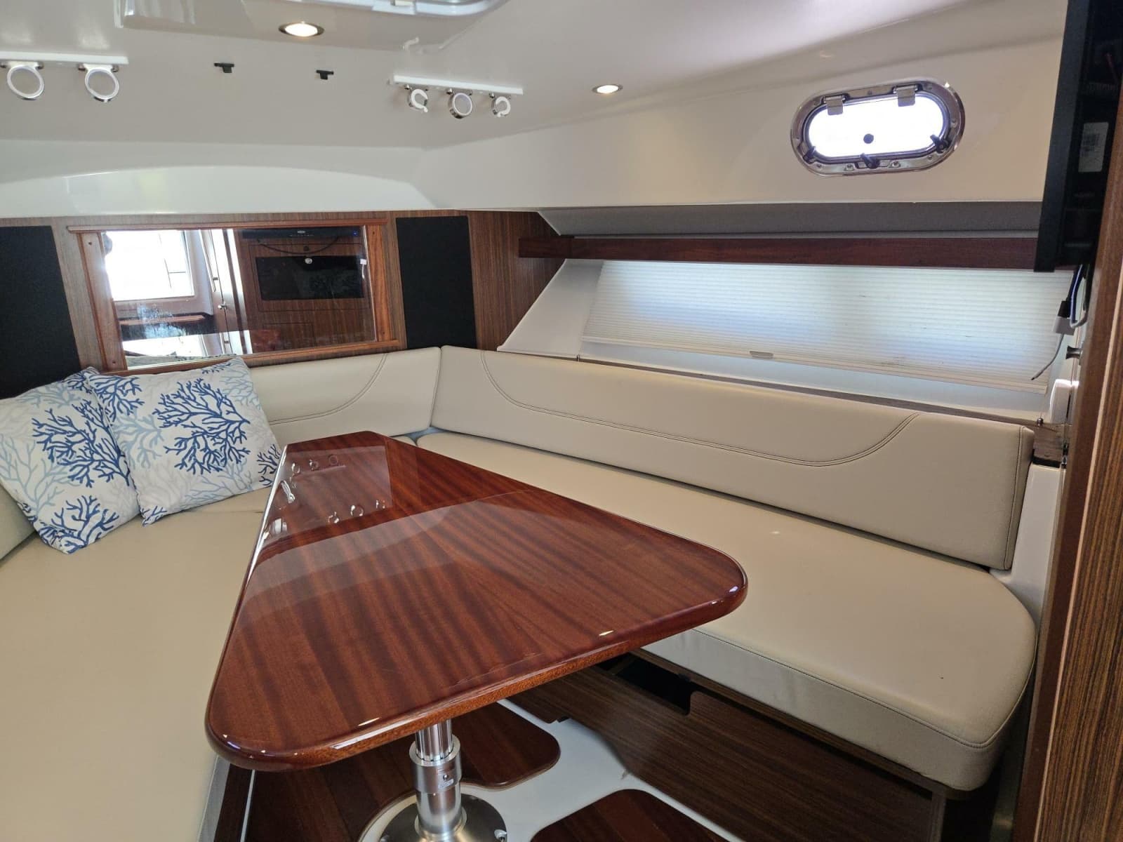 2019 Pursuit 355 Offshore - Photo 25