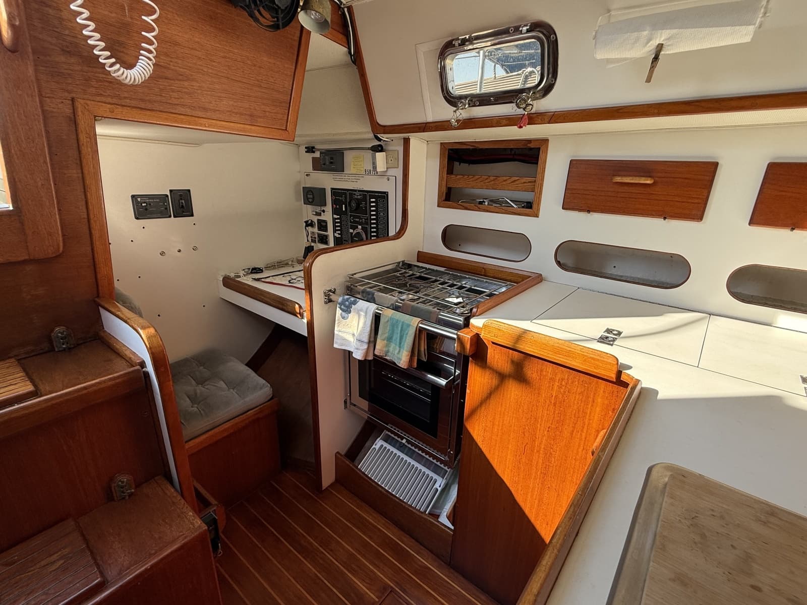 1990 Caliber 38 - Photo 11