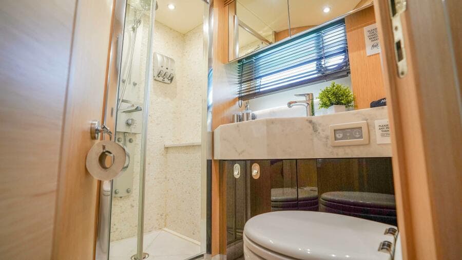 2016 Sunseeker 75 Yacht