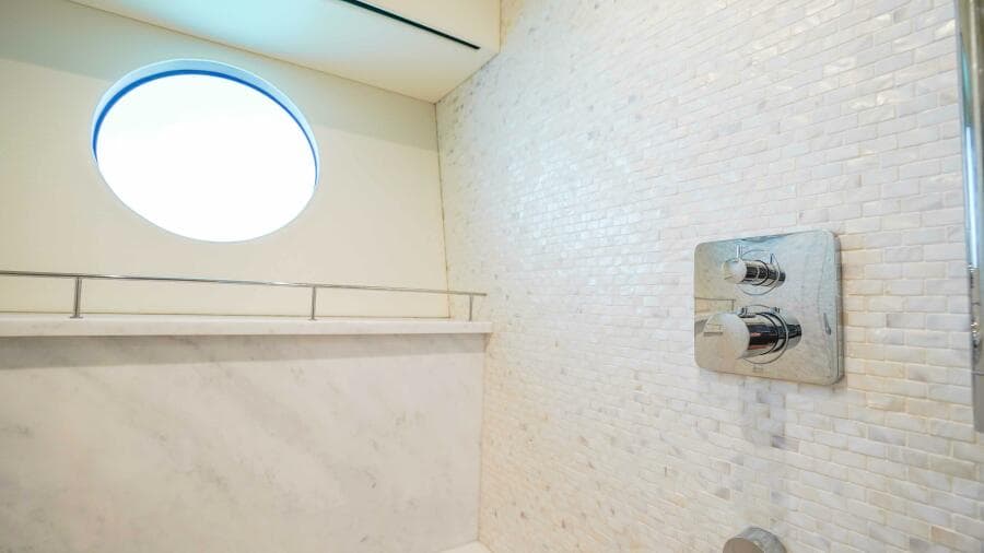 2016 Sunseeker 75 Yacht