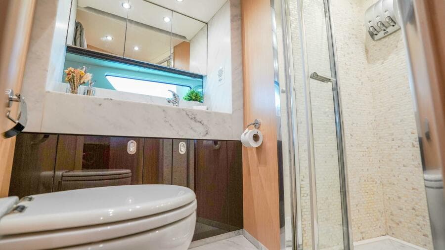 2016 Sunseeker 75 Yacht