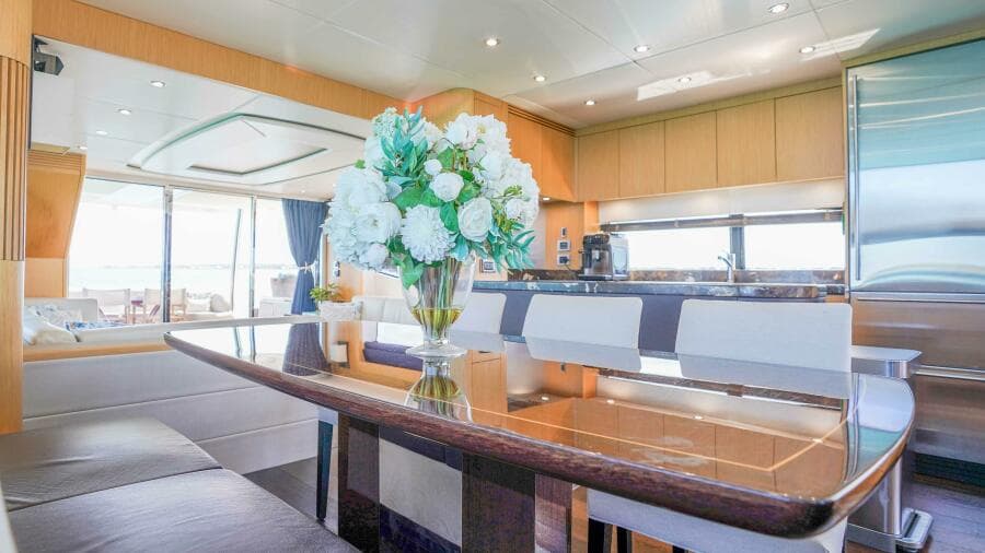 2016 Sunseeker 75 Yacht