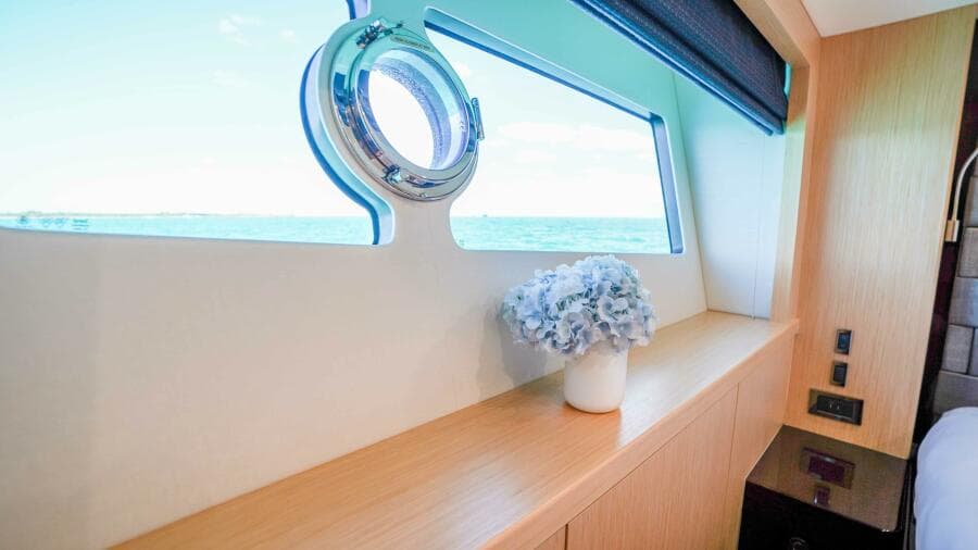 2016 Sunseeker 75 Yacht