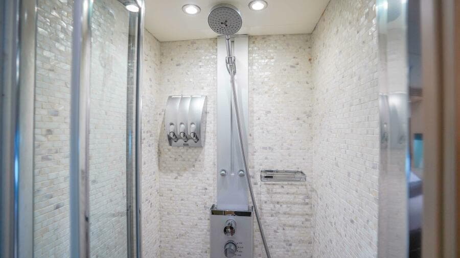 2016 Sunseeker 75 Yacht