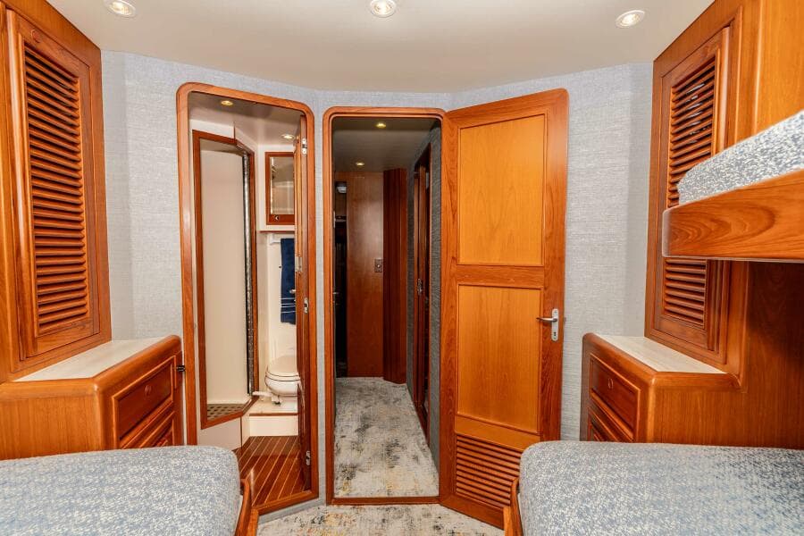 2000 Offshore Yachts Flushdeck