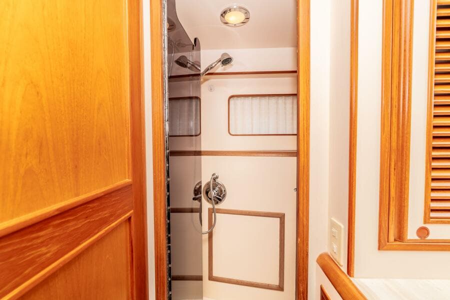 2000 Offshore Yachts Flushdeck