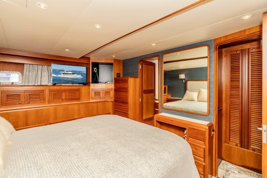 2000 Offshore Yachts Flushdeck