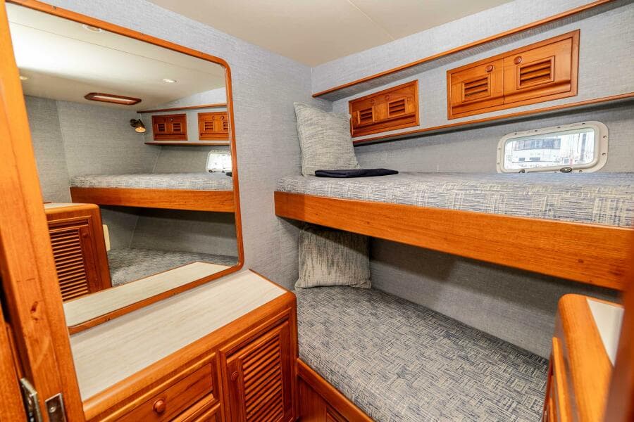 2000 Offshore Yachts Flushdeck