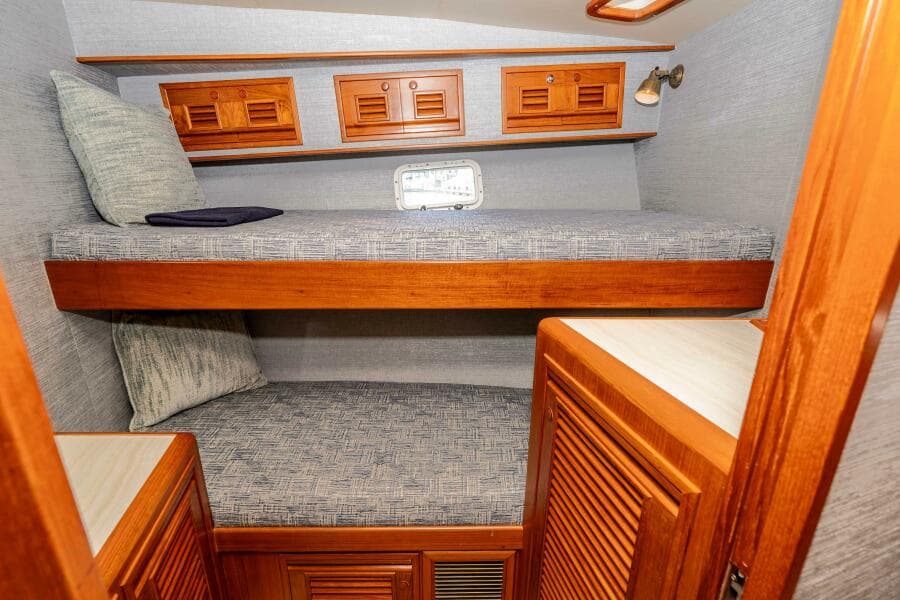 2000 Offshore Yachts Flushdeck