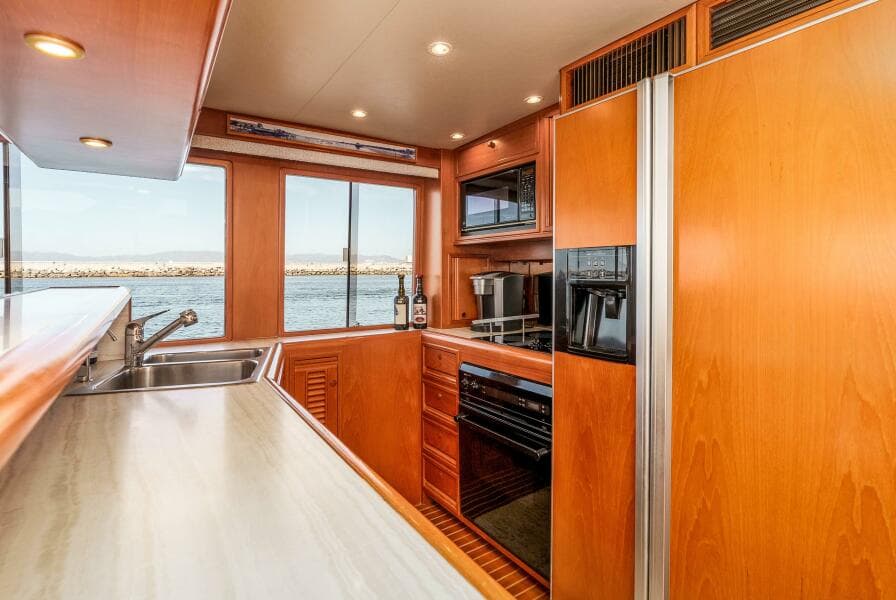 2000 Offshore Yachts Flushdeck