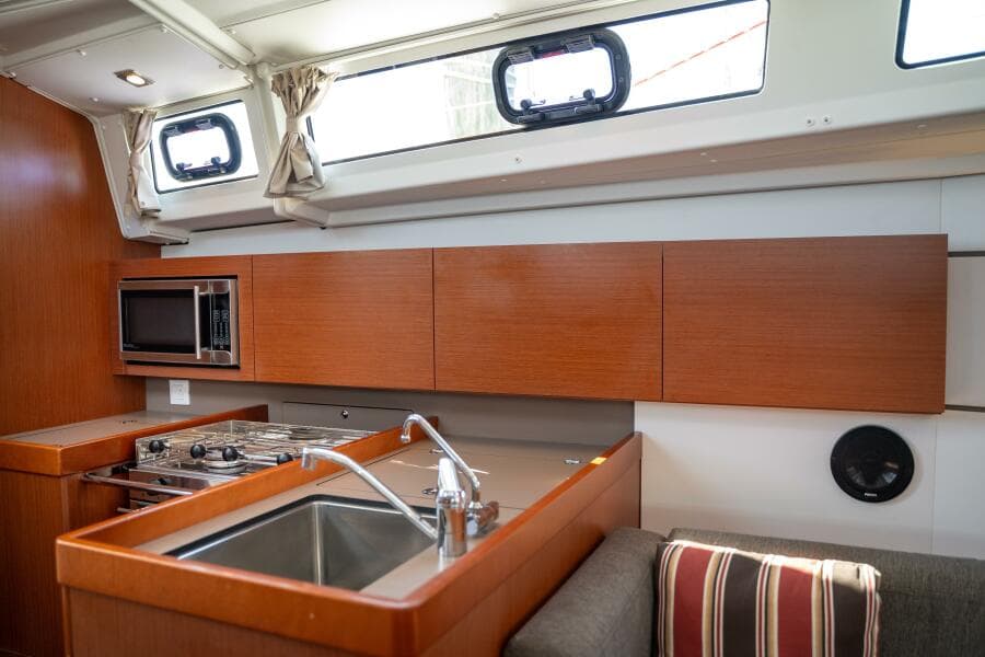 2019 Beneteau Oceanis 38.1