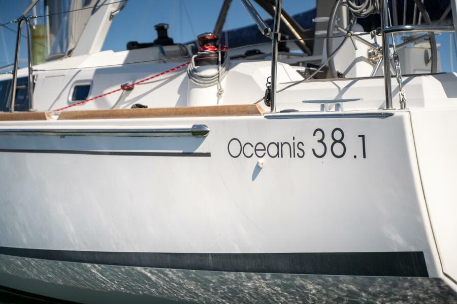 2019 Beneteau Oceanis 38.1