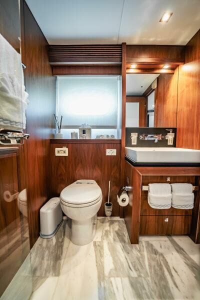 2011 Sunseeker 34 Metre Yacht