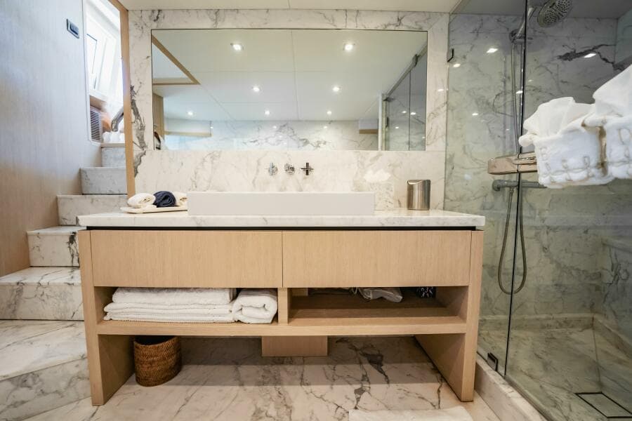 2011 Sunseeker 34 Metre Yacht