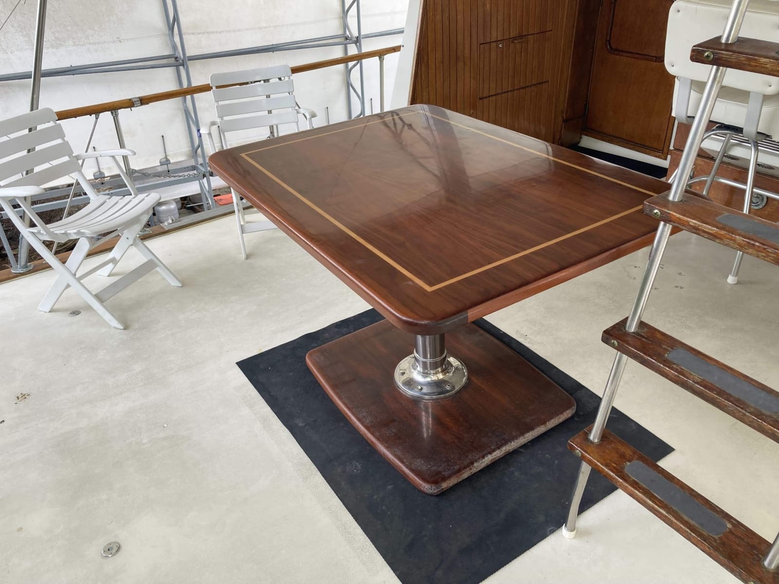 1972 Chris-Craft Commander Flush Deck