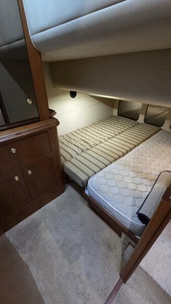 2000 Cruisers Yachts 4450 Express Motor Yacht