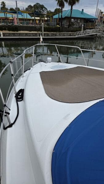 2000 Cruisers Yachts 4450 Express Motor Yacht