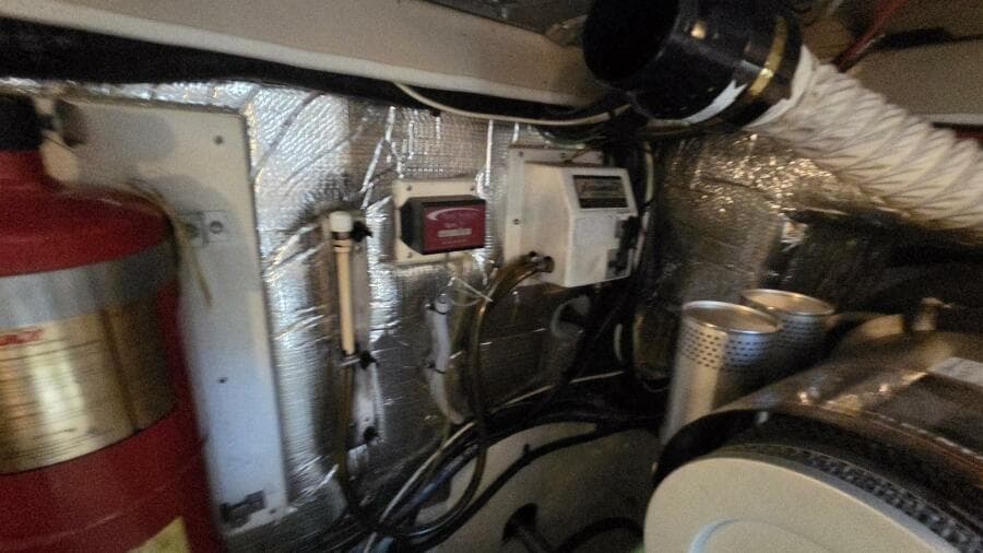 2000 Cruisers Yachts 4450 Express Motor Yacht